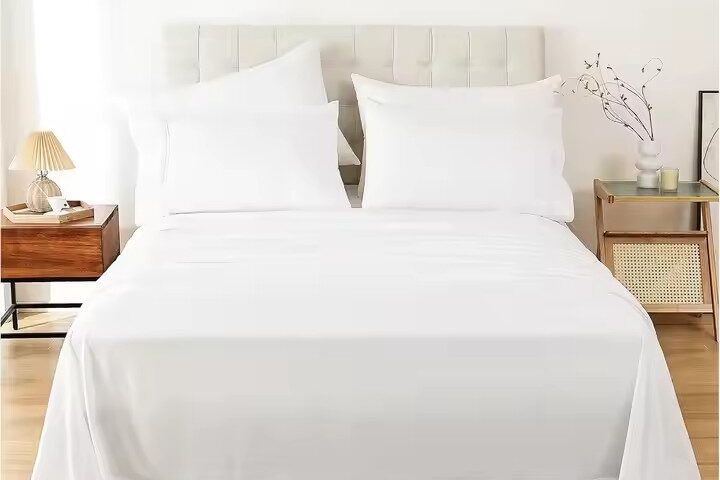 Wrinkle-free best-selling hotel bedding set with flat sheet, fitted sheet, and pillowcases