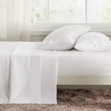 Wrinkle-free best-selling hotel bedding set with flat sheet, fitted sheet, and pillowcases