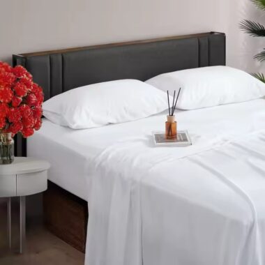 Wrinkle-free best-selling hotel bedding set with flat sheet, fitted sheet, and pillowcases