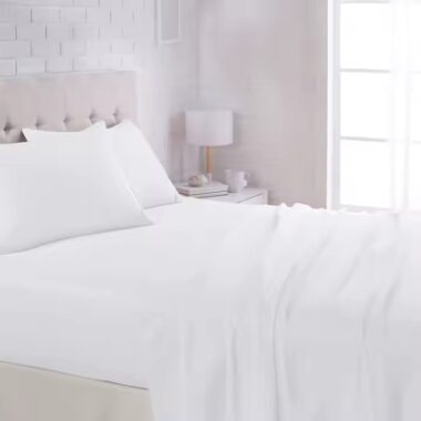 Wrinkle-free best-selling hotel bedding set with flat sheet, fitted sheet, and pillowcases