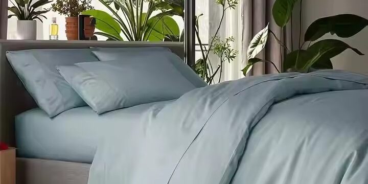 Soft, breathable, luxury down-filled hotel bedding set in elegant white