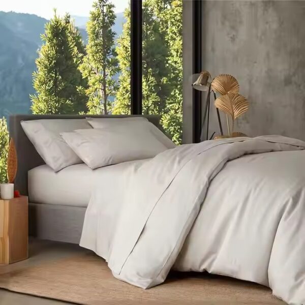 Breathable Luxury Down Hotel Bedding Set – White (6) Soft, breathable, luxury down-filled hotel bedding set in elegant white