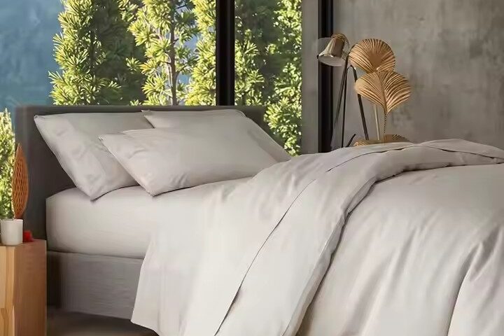 Breathable Luxury Down Hotel Bedding Set – White (6) Soft, breathable, luxury down-filled hotel bedding set in elegant white