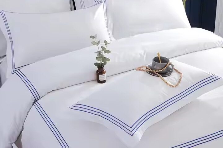 Personalized hotel bedding set with printed logo, 5-star comfort and elegant design