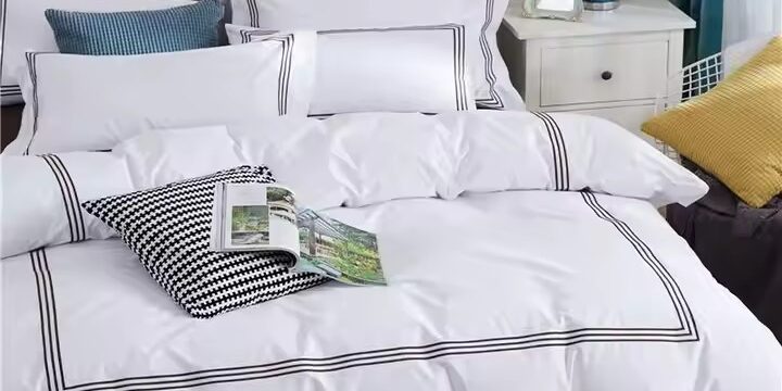 Personalized hotel bedding set with printed logo, 5-star comfort and elegant design