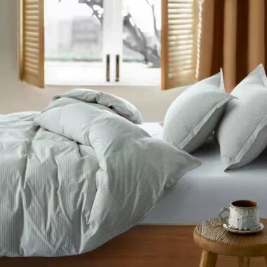 Customizable organic washed cotton hotel bedding set with down filling, soft and breathable luxury bedding