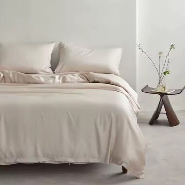 Factory direct white hotel bedding set with fitted sheet, flat sheet, and pillowcases