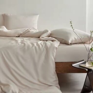 Factory direct white hotel bedding set with fitted sheet, flat sheet, and pillowcases