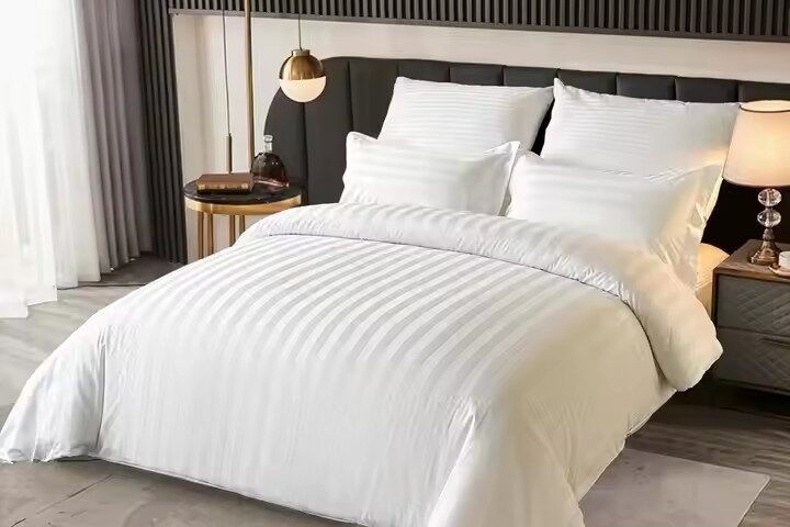 High-Quality Duvet & Duvet Cover for Hotels – Customizable Design (2) Luxury Custom Hotel Duvet and Cover Set for Premium Hospitality