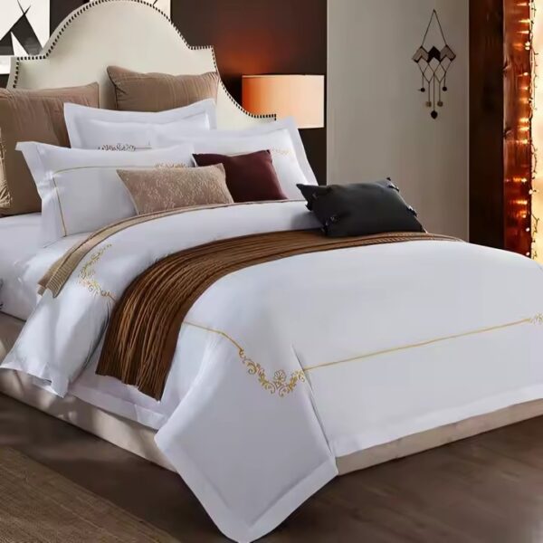 High-Quality Five-Star Hotel Bedding Set – 100% Cotton Luxury (1) Luxury 100% cotton hotel bedding set for five-star accommodations