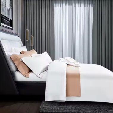 Luxury 100% cotton hotel bedding set for five-star accommodations