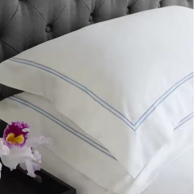 High-quality white 100% cotton hotel bedding set produced by a professional manufacturer