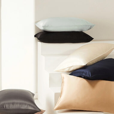 High-quality soft hotel linen pillow and pillowcase set with a modern design