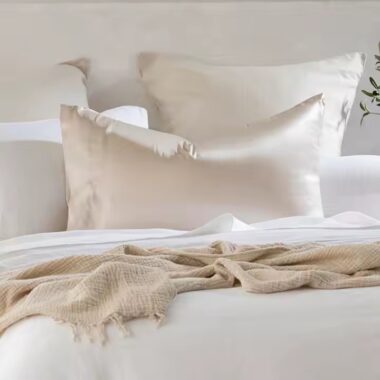 High-quality soft hotel linen pillow and pillowcase set with a modern design