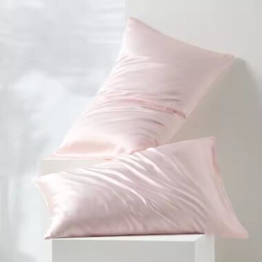 High-quality soft hotel linen pillow and pillowcase set with a modern design
