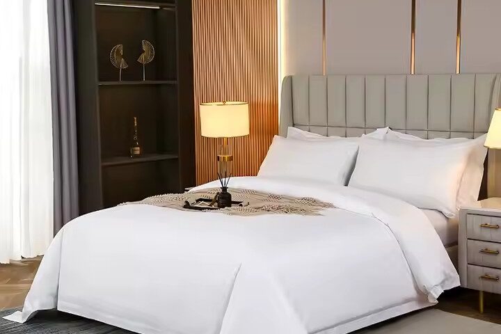 Luxury White 100% Cotton Hotel Bedding Set for Five-Star Hospitality (5) Premium 100% Cotton Hotel Bedding Set with White Duvet and Pillowcases
