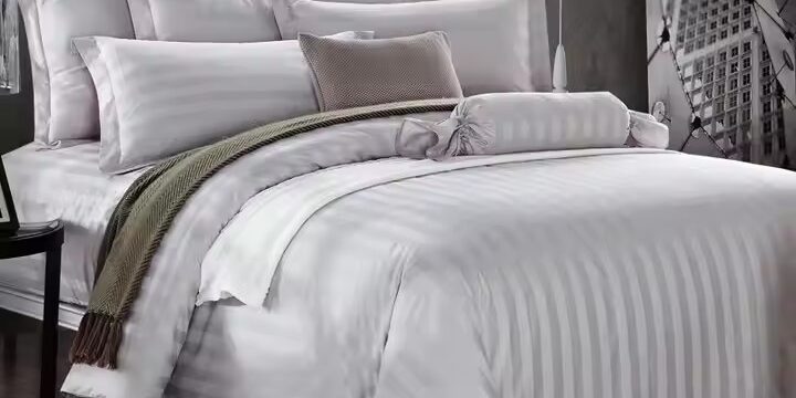 Premium Down Duvet Cover Hotel Bedding Set – White Cotton Finish (3) White premium down duvet bedding set arranged in luxury hotel guestroom