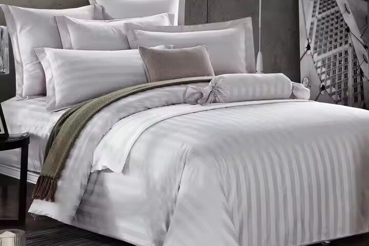 Premium Down Duvet Cover Hotel Bedding Set – White Cotton Finish (3) White premium down duvet bedding set arranged in luxury hotel guestroom