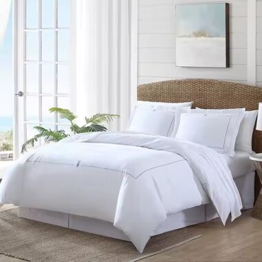 High-quality silky soft luxury hotel bedding set in a 5-star guest room