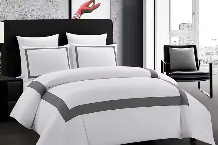 Ultra Soft Silky Luxury Hotel Bedding Set – Premium Bed Linen (3) High-quality silky soft luxury hotel bedding set in a 5-star guest room
