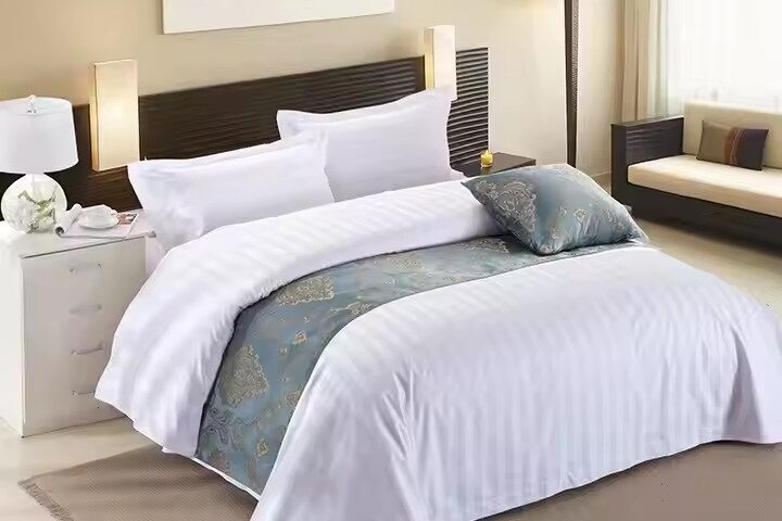 Wholesale 5-Star Hotel Luxury Bedding Set (5) Premium white cotton hotel bedding set for five-star hotels, available in wholesale bulk