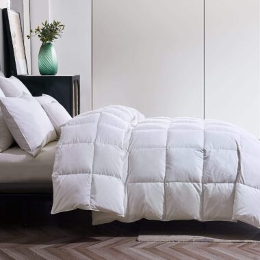 High quality white goose hotel duvet with premium loft
