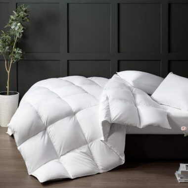High quality white goose hotel duvet with premium loft