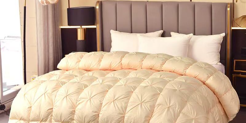 Thick luxury warm hotel duvet for premium bedding comfort