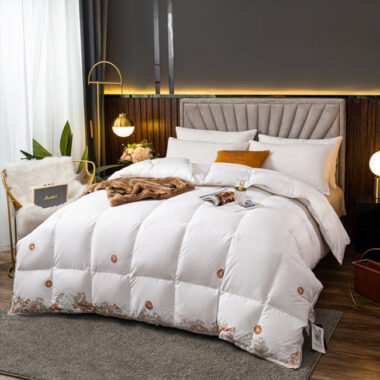 Modern breathable winter luxury hotel duvet in pure white