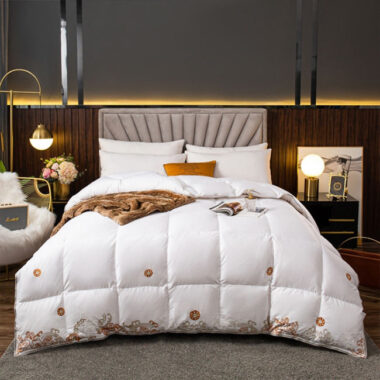 Modern breathable winter luxury hotel duvet in pure white