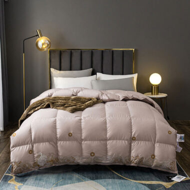 Modern breathable winter luxury hotel duvet in pure white