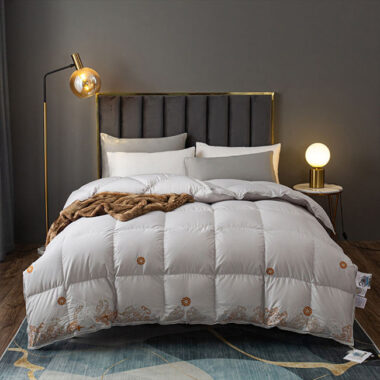 Modern breathable winter luxury hotel duvet in pure white