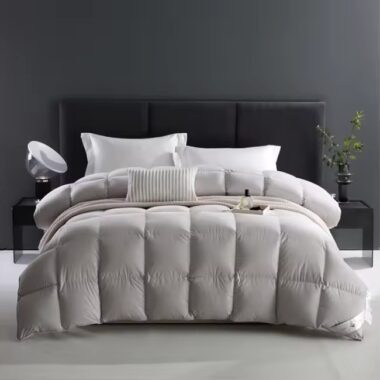 Modern breathable winter luxury hotel duvet in pure white