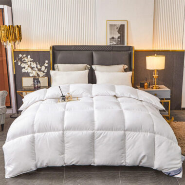 Soft fluffy warm hotel duvet with lightweight cozy loft