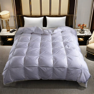 Soft fluffy warm hotel duvet with lightweight cozy loft