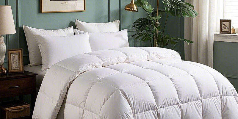 Ultra warm fluffy luxury white hotel duvet with high loft