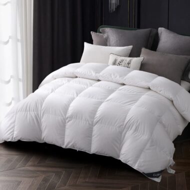 Ultra warm fluffy luxury white hotel duvet with high loft